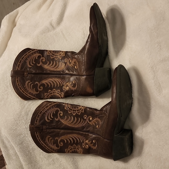Ariat Shoes - Ariat Brown Pointed Toe Western Leather Boots Size 9